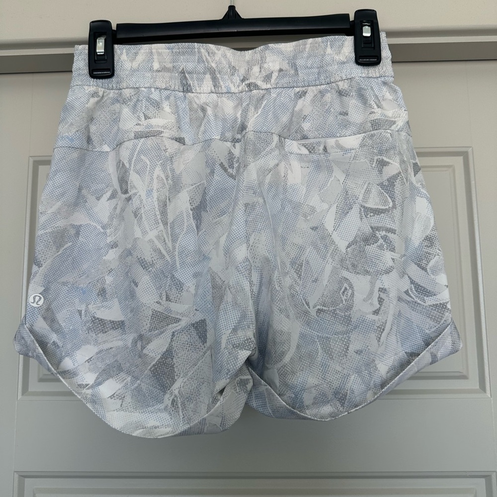 Lululemon Gray Patterned Shorts - image 4